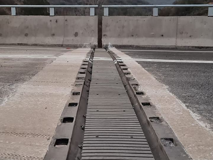Junta de dilatación montada en tablero de puente