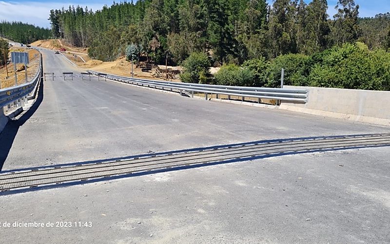 Puente del Camino Costero de Iloca con junta de dilatación terminada